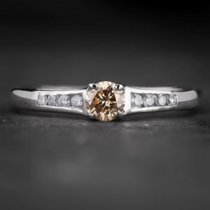 Sužadėtuvių žiedas su Šampaniniu Deimantu "Santūrumas 16"