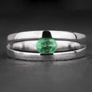 Auksinis žiedas su Smaragdu "Shining Eye 26"