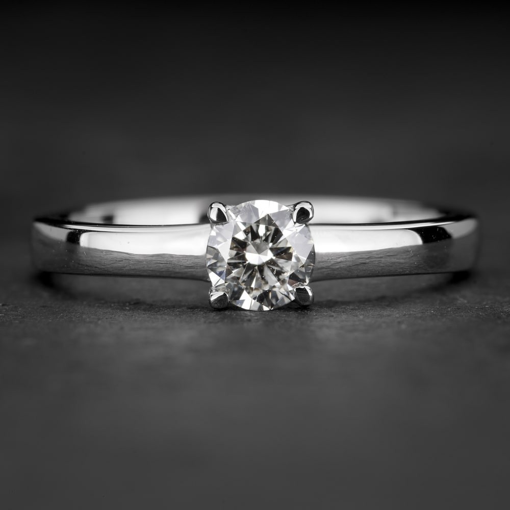 Sužadėtuvių žiedas su Briliantu "The Diamond 82"