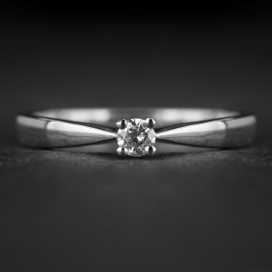 Sužadėtuvių žiedas su Briliantu "The Elegance 105"