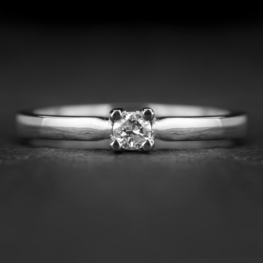 Sužadėtuvių žiedas su Briliantu "The Diamond 84"