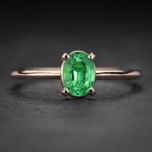 Auksinis žiedas su Smaragdu "Gaiva Akims 19"