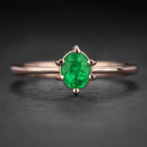 Auksinis žiedas su Smaragdu "Gaiva Akims 15"
