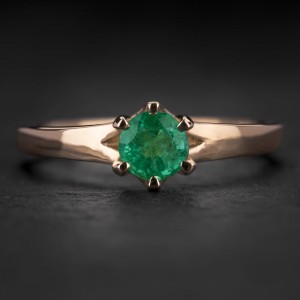 Auksinis žiedas su Smaragdu "Gaiva akims 30"