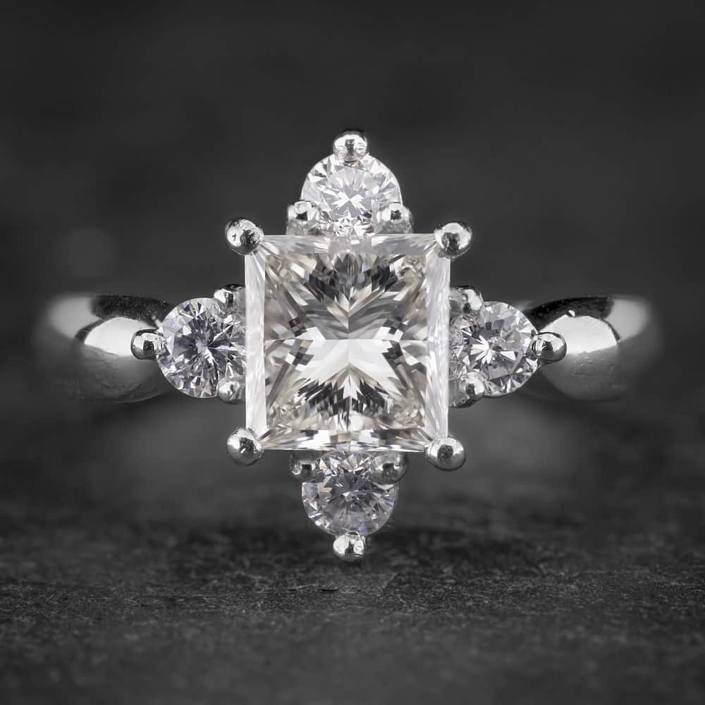 Sužadėtuvių žiedas su Deimantu "Royal"